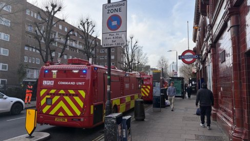 BUKNUO VELIKI POŽAR KOD GLAVNE ŽELEZNIČKE PRUGE: Vatrom zahvaćene dve zgrade - 70 vatrogasaca na terenu