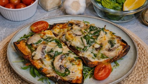 БАТАТ ПУЊЕН КРЕМАСТИМ ПЕЧУКАМА И СПАНАЋЕМ: Једноставан и укусан оброк