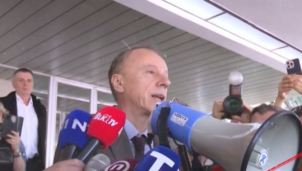 БЛОКАДЕРСКА ИГРА ПРЕСТОЛА: Политика уместо образовања (ВИДЕО)