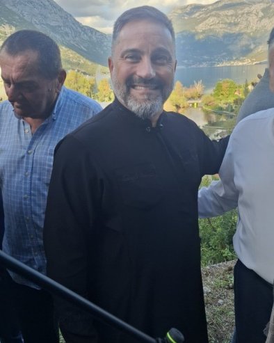 СВЕШТЕНИКУ СПЦ ЗАПАЛИЛИ ЈОШ ЈЕДАН АУТО: После БМВ-а, у Тивту изгорео и Ренџ ровер