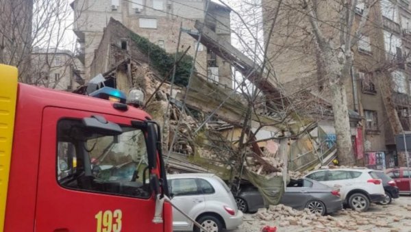 УРУШИЛА СЕ СТАРА ЗГРАДА И СКЕЛА У ЦЕНТРУ БЕОГРАДА: Хитна помоћ, ватрогасци и полиција у Улици Џоржа Вашингтона