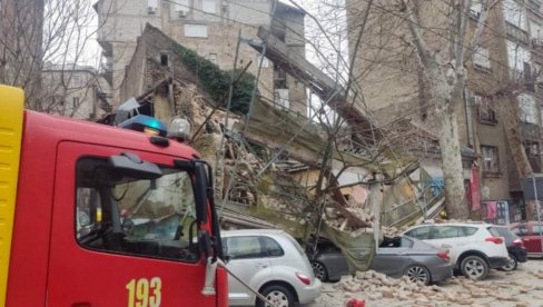 URUŠILA SE STARA ZGRADA I SKELA U CENTRU BEOGRADA: Hitna pomoć, vatrogasci i policija u Ulici DŽorža Vašingtona