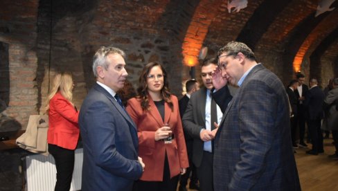 MINISTARKA PAVKOV DANAS POSETILA VRANJE:  Uručeno joj priznanje za doprinos Ministarstva zaštiti životne sredine u Vranju