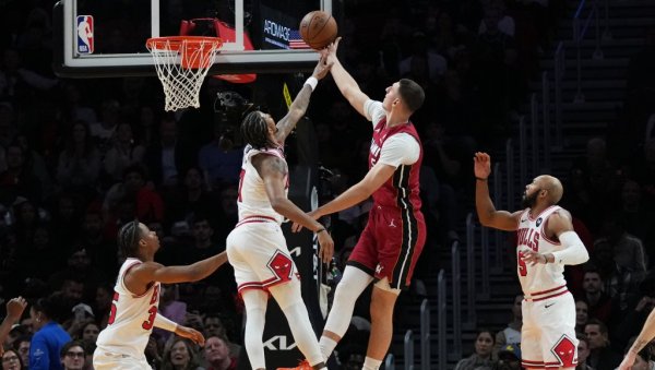 ЈОВИЋ ТИХ У РЕВАНШУ: Мајами након брејка добио своје код куће од десеткованог Чикага...