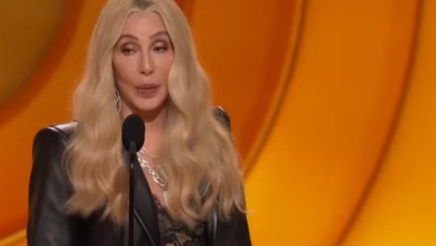 SKANDAL NA GREMIJU: Šer nagradu dodelila pokojnom pevaču i pozvala ga da izađe na scenu - Sad su joj javili da je UMRO