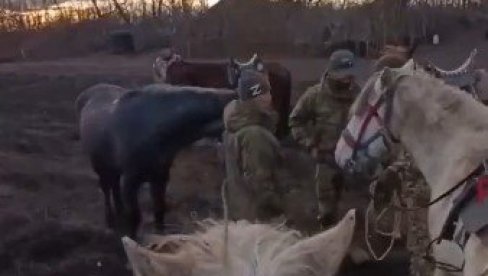 PUTINOVA VOJSKA KORISTI KONJE UMESTO TENKOVA? Šok snimci sa ratišta - Vratili se u srednji vek? (VIDEO)