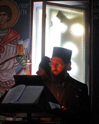 ПРАВИЛА ПОНАШАЊА У ЦРКВИ: Шминка и одећа у овој боји - никако, а ево због чега вас још могу опоменути