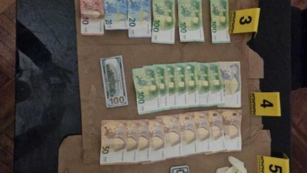 УХАШЕНА ДВОЈИЦА КАВЧАНА: Полиција пронашла кокаин, криптоване телефоне, вагицу  и велику количину новца