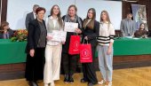 PARAĆINSKE LINGVISTKINJE NAJBOLJE U SRBIJI: Ponovo pobedile na republičkom takmičenju (FOTO)