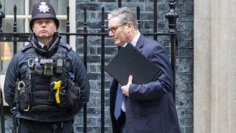 БИВШИ ДРЖАВНИ СЕКРЕТАР ОДАВАО ИНФОРМАЦИЈЕ ЕПСТИНУ? Тајмс: Стармер предао полицији досијее о мејловима Манделсона и Епстина