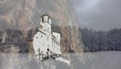 MAGIČNO I NESTVARNO: Vidite kako manastir Ostrog izgleda pod snegom (FOTO)