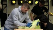 ЗА МИНУТ ИЗРЕНДАО 20 КГ КУПУСА: Душан Рајкић, пореклом из Лаћарка, светски је првак у необичној дисциплини (ФОТО)