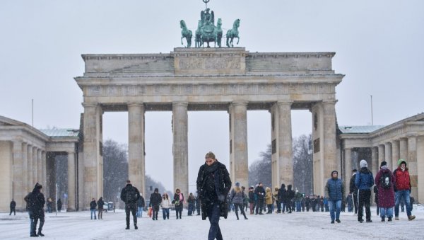 ЗБОГ УКИНУТЕ МЕРЕ 201 САОБРАЋАЈНА НЕЗГОДА ЗА НЕKОЛИКО САТИ: Суд у Берлину забранио со, број повређених не престаје да расте