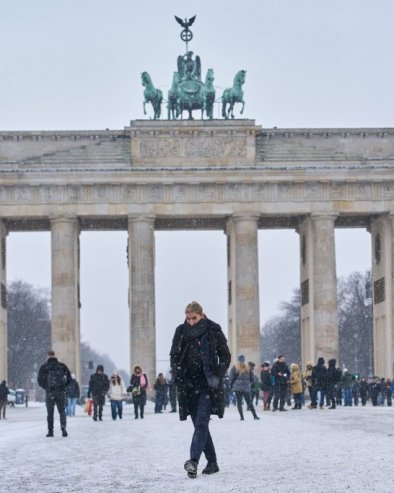 ЗБОГ УКИНУТЕ МЕРЕ 201 САОБРАЋАЈНА НЕЗГОДА ЗА НЕKОЛИКО САТИ: Суд у Берлину забранио со, број повређених не престаје да расте