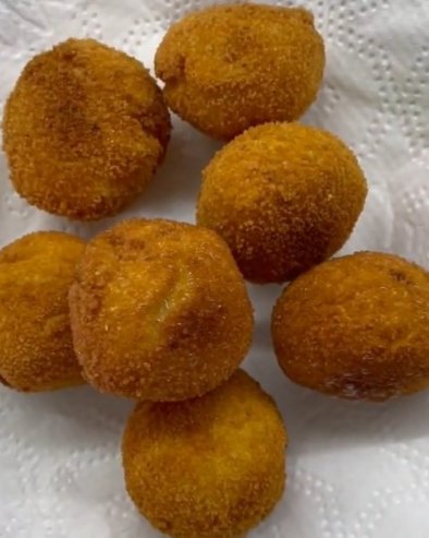 ХРСКАВИ, А ТОПЕ СЕ У УСТИМА: Крокети са сиром