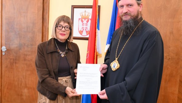 НАСТАВАК ПОДРШКЕ СРБИМА У РЕГИОНУ: Уручен уговор о помоћи обнови цркве у Бобољусцима код Дрвара