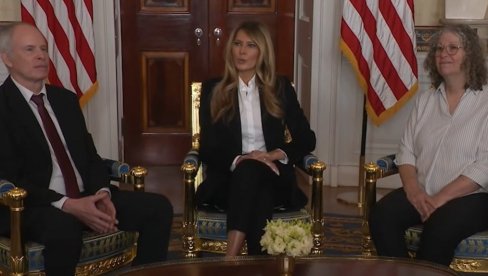 MELANIJA NEMA KOMENTAR: Novinar pritisnuo prvu damu, pa nastao muk