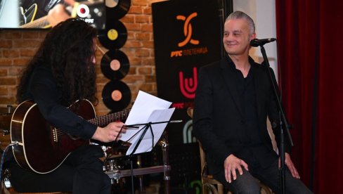 NAROD TO TRAŽI JE NAJPODLIJA ZAMENA TEZA: Pevač o muzici, mejnstrimu i misiji umetnika (FOTO)