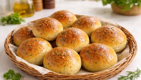 ПОГАЧИЦЕ СА ПУТЕРОМ И БЕЛИМ ЛУКОМ: Меке, мирисне и неодољиво укусне