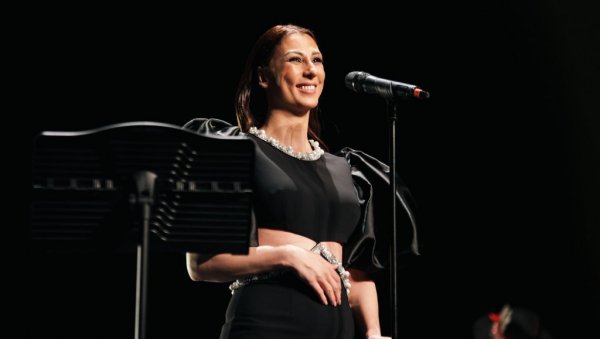 ВАЉЕВО НА НОГАМА:  Надежда Биљић одржала први солистички концерт у родном граду, а супругу послала јавну поруку љубави (ФОТО)