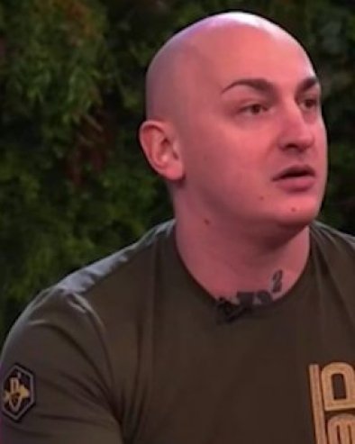 КО ЈЕ ЋЕЛАВИ ТАЈ?! Десингерица напао жену у емисији уживо због другог мушкарца (ВИДЕО)