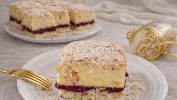 ВОЋНА КРЕМПИТА: Десерт који прија у свако доба године