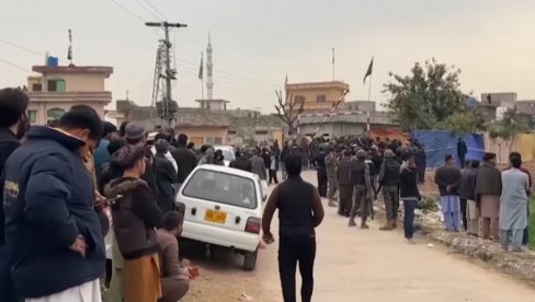NAJMANJE 31 ŽRTVA, PREKO 160 RANJENIH: Stravičan napad na šiitsku džamiju u predgrađu Islamabada (FOTO/VIDEO)