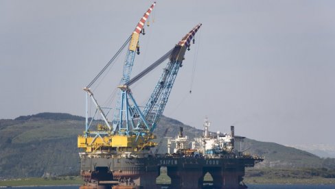 SKAČE CENA NAFTE: Ponovo premašila 110 dolara po barelu