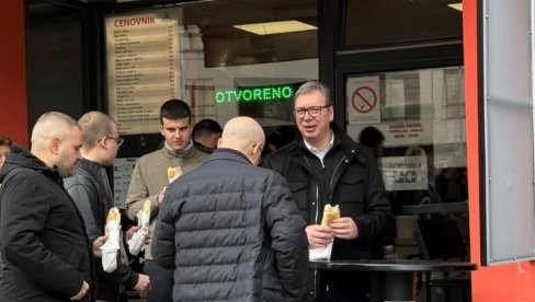 ТВИТЕРАШИ ПРОЗИВАЈУ БЛОКАДЕРЕ: Овако блокадери реагују кад виде да је Вучић био у Новом Саду (ВИДЕО)