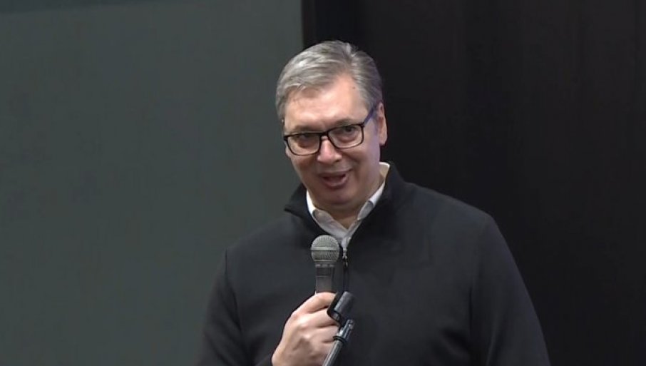 НИКАД НИСАМ ПОГНУО ГЛАВУ НИТИ СЕ ПЛАШИО ОНИХ КОЈИ СУ ВАС ПРОТЕРАЛИ Вучић се обратио Крајишницима на сајму у Новом Саду