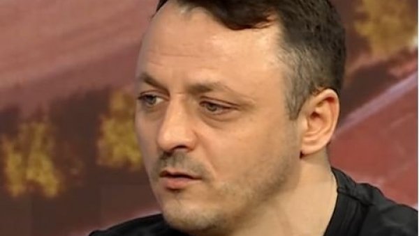 ДРАМАТИЧНИ СНИМАК ОТМИЦЕ КАЈМАКОСКОГ: Уследила је филмска потера, певач пронађен везан у смрсканом ауту (ВИДЕО)