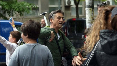 БИВШИ ФУНКЦИОНЕРИ ДС О ТАЈНОМ СНИМКУ ЖИКЕ ПАУКА И БЛОКАДЕРА: Опозиција клечи и моли, док је блокадери вређају