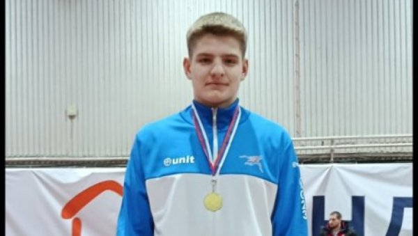 ЗАКУЦАВА И СЈАЈНО БАЦА КУГЛУ: Атлетичар који помера границе - упознајте Страхињу Којдића