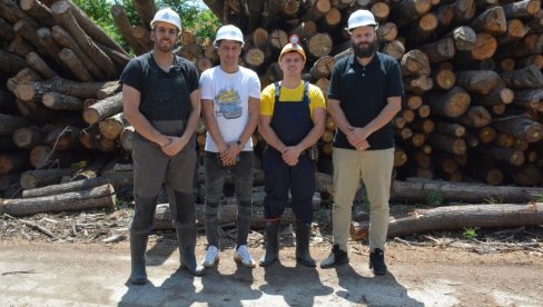 СКЛАЊАО САМ МУ УГАЉ СА ЛИЦА...: Рудар Ненад је у јами, из загрљаја смрти отео свог колегу Драгана