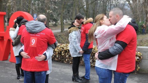 NEMA VIŠE POLJUBACA NA DAN ZALJUBLJENIH: Čuvena manifestacija u Vrnjačkoj Banji više neće biti ista (FOTO)