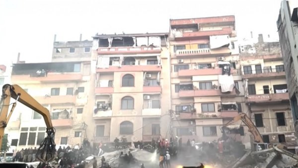 ВЕЛИКИ БРОЈ МРТВИХ У УРУШАВАЊУ ЗГРАДА У ТРИПОЛИЈУ: Извршена хитна евакуација станара околних стамбених објеката, дошло и до пуцњаве (ВИДЕО)