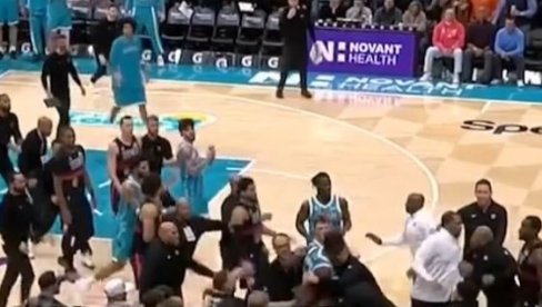 СЕВАЛЕ ПЕСНИЦЕ НА ПАРКЕТУ! Невиђени скандал - хаотична туча у НБА!