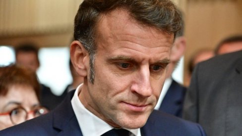 СЛЕДИО ПРИМЕР ЗЕЛЕНСКОГ? Макрон се осрамотио