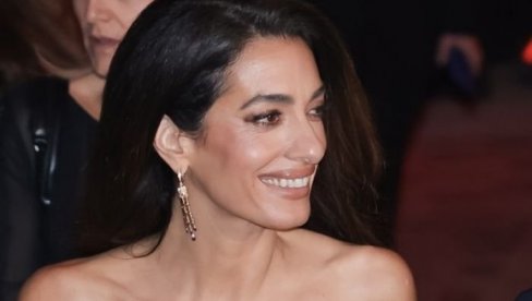 ШИРОКИМ ФАРМЕРИЦАМА ЈЕ ОДЗВОНИЛО: Амал Клуни се појавила у моделу који ће бити апсолитни хит овог пролећа (ФОТО)