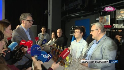 ВУЧИЋ НА ЦЕРЕМОНИЈИ У ЛОЖИОНИЦИ Обилази произвођаче вина, пива и јаких пића: За нас Кина од огромног значаја  (ВИДЕО)