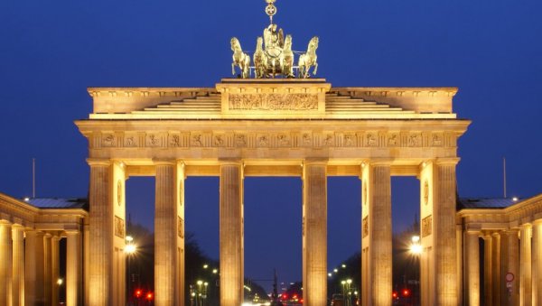 НЕМАЧКИ ШПИГЕЛ НАВОДИ: План Берлина пропао - Париз стопирао идеју о куповини америчког оружја руским новцем