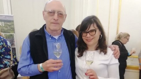 ŠAROLTA, TIJANA I JELENA MAJSTORICE ZA „TEČNE POLJUPCE“: Na „Danima vina“ u Iđošu, prvi put u sve tri kategorije, pobedile žene ( FOTO)