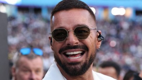 U 55. GODINI IZGLEDA UPOLA MLAĐE, DIVE MU SE I PLASTIČNI HIRURZI: 3 jutarnje navike zbog kojih Rikiju Martinu ne treba zatezanje lica i boto