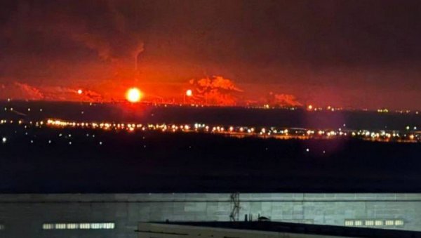 ЖЕСТОК УДАР НА ЛУКОИЛ, БУКНУЛА РУСКА РАФИНЕРИЈА: Волгоград се тресе од експлозија, дронови спржили кључно постројење (ВИДЕО)