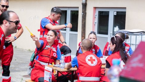 U SREMSKIM KARLOVCIMA POKAZNA VEŽBA ZA DELOVANJE U NESREĆAMA: Akcija Crvenog krsta Vojvodine