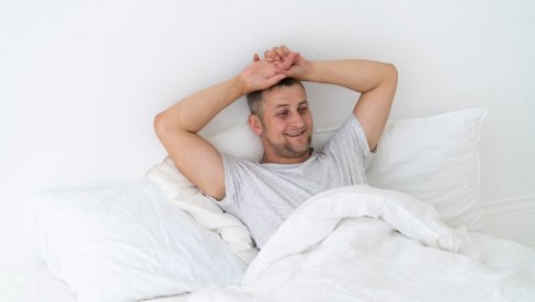 ЗА 10 ДАНА У КРЕВЕТУ - 5.000 ЕВРА: Ево како да зарадите, а не радите ништа