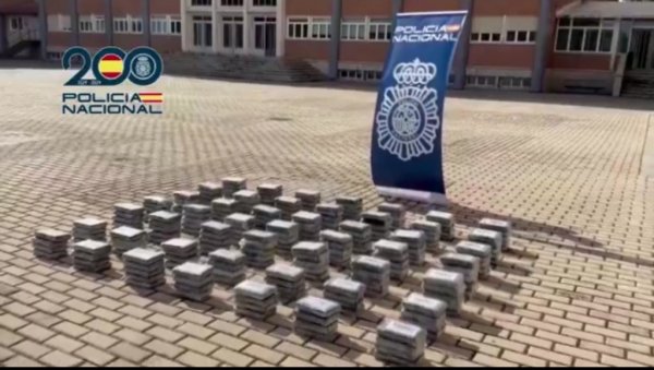 ПРЕНОСИЛИ ДРОГУ У СКРИВЕНИМ ПРЕГРАДАМА: Полиција у Шпанији ухапсила 26 чланова криминалне групе и запленила скоро пола тоне кокаина