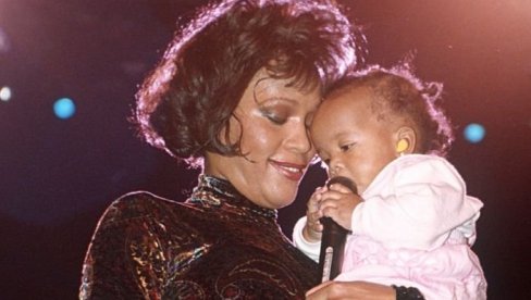 ДЕТАЉИ ОБДУКЦИЈЕ ОБЈАВЉЕНИ ТЕК 2020. ГОДНЕ, ПОРОДИЦА НИЈЕ МОГЛА ДА ПОВЕРУЈЕ: Витни Хјустон је узела девет различиитх врста дроге у ноћи ка