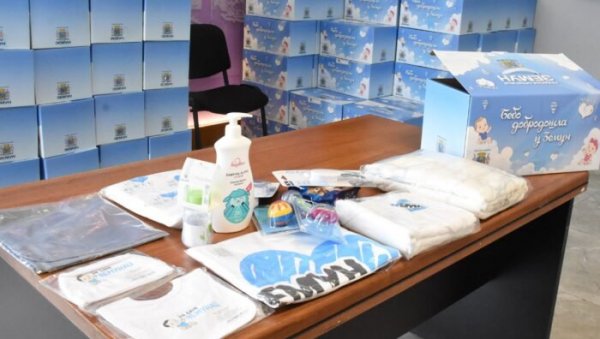 СВЕ ЗА ПРВЕ МЕСЕЦЕ БЕБЕ: Подела поклона у Градској општини Земун