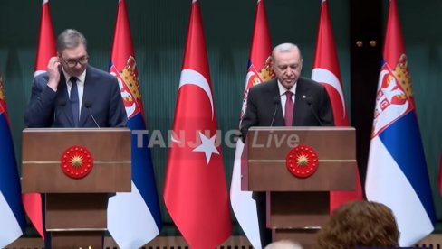 VUČIĆ SE OBRAĆA: Predsednik nakon sastanka sa Erdoganom (FOTO/VIDEO)